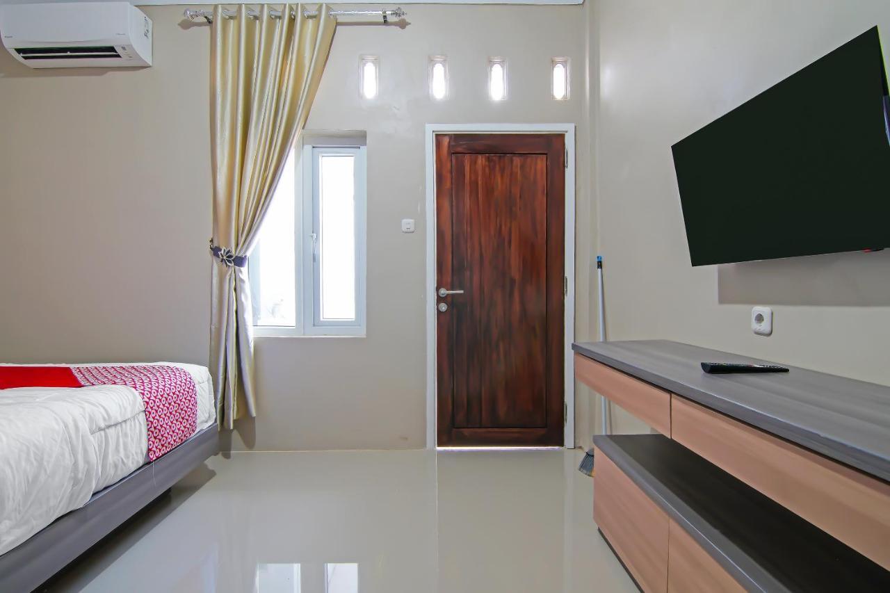 Oyo 91681 Raysa Homestay Pekanbaru Εξωτερικό φωτογραφία