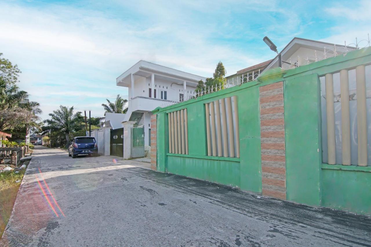 Oyo 91681 Raysa Homestay Pekanbaru Εξωτερικό φωτογραφία